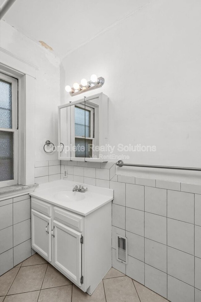 Building Photo - 5223 Bancroft Ave