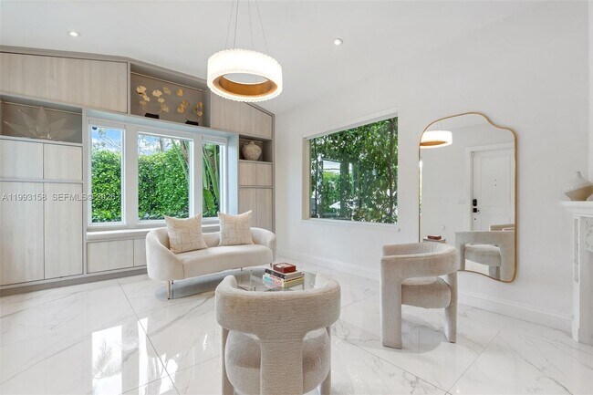 Building Photo - 634 W 47th St