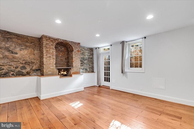 Building Photo - 215 Prince St