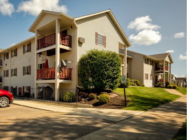 Primary Photo - Lincoln School Apartments