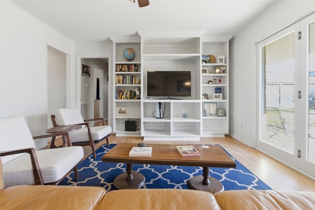 Building Photo - 2310 Droxford Dr