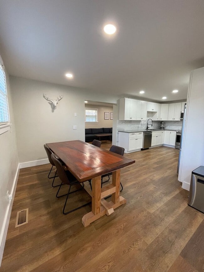 Building Photo - Lovely Ranch Home