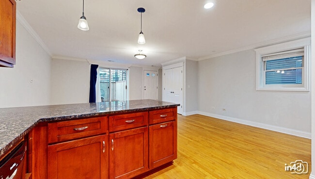 Building Photo - 1504 W Augusta Blvd