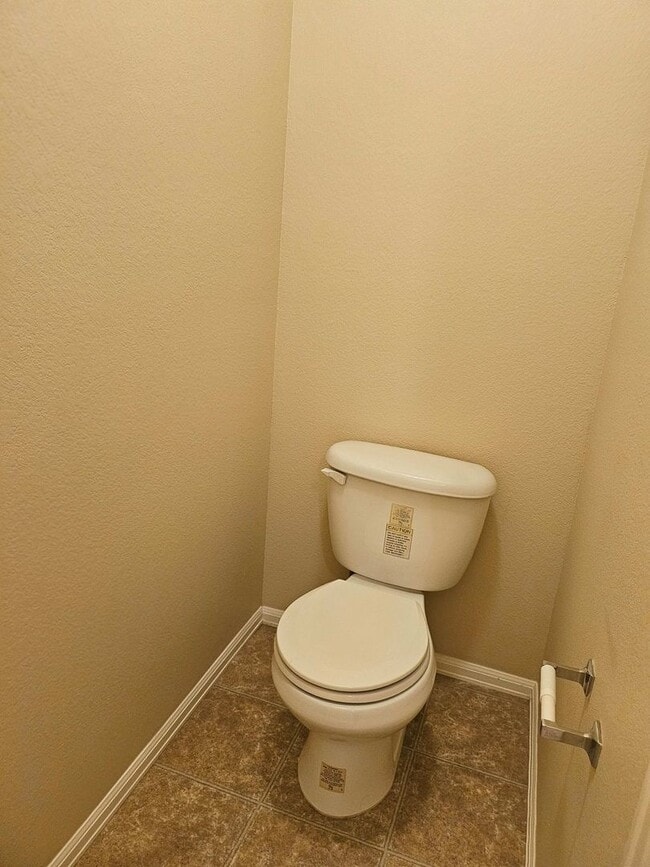 Building Photo - ALL PROSPECTIVE TENANTS MUST SUBMIT A $58 ...