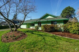 Building Photo - GREAT LOCATION!!! Single Level 3 bedroom 2...