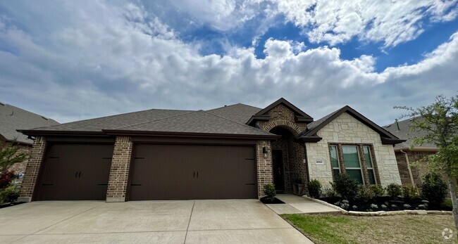 Building Photo - 3057 Maverick Dr