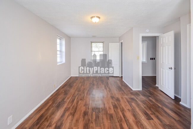 Building Photo - 6123 E 14th St