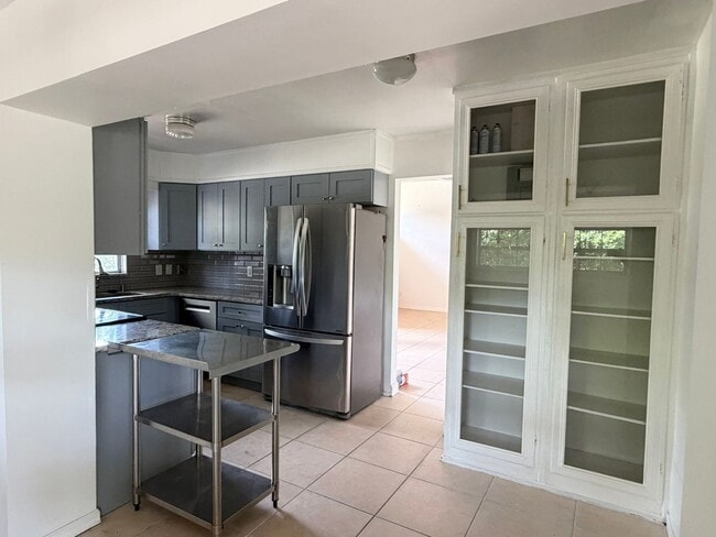 Building Photo - 1227 Country Club Dr