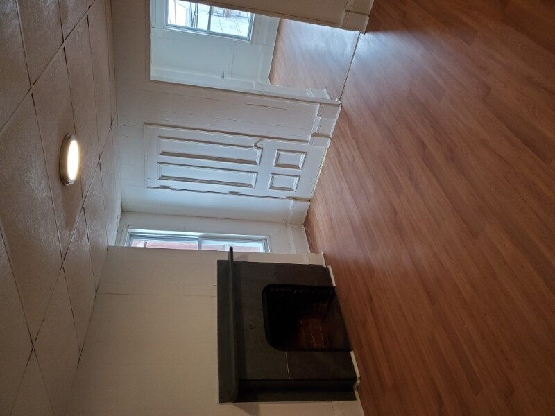 Building Photo - 492 Pine St