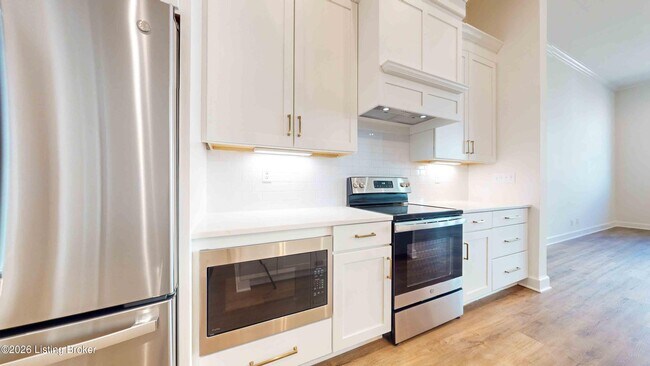 Building Photo - 6353 Meeting St