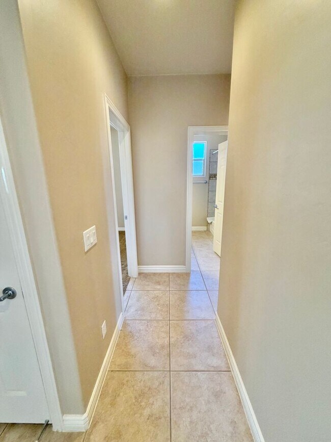 Building Photo - 2176 N Gunsight Dr