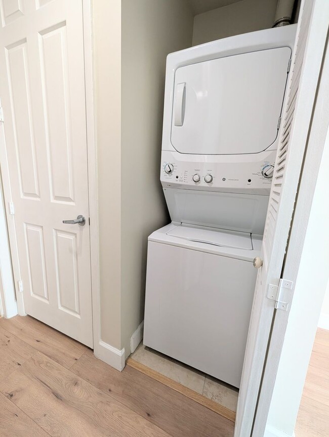 Building Photo - Modern 1BR/1BA Condo with 2 Parking Spaces – Prime Coral Gables Location