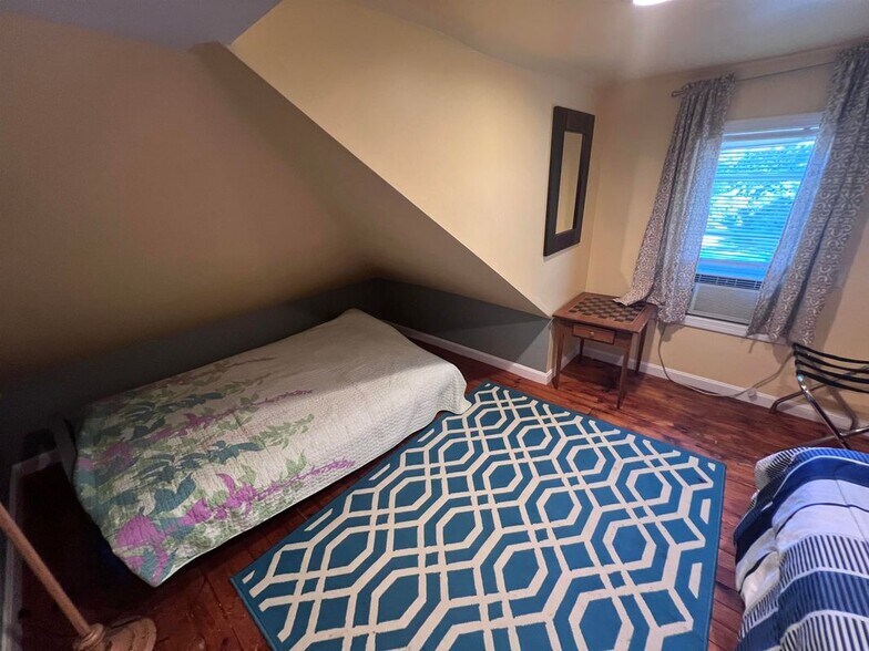 Building Photo - 78 Long Island Rd