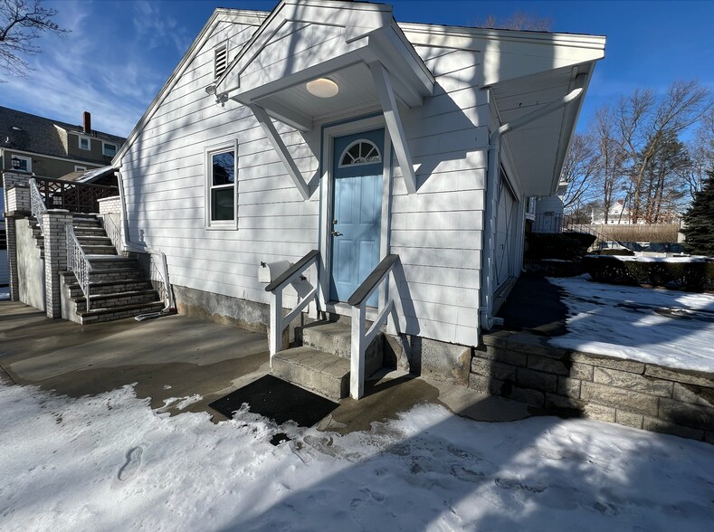 Building Photo - 27 Church St