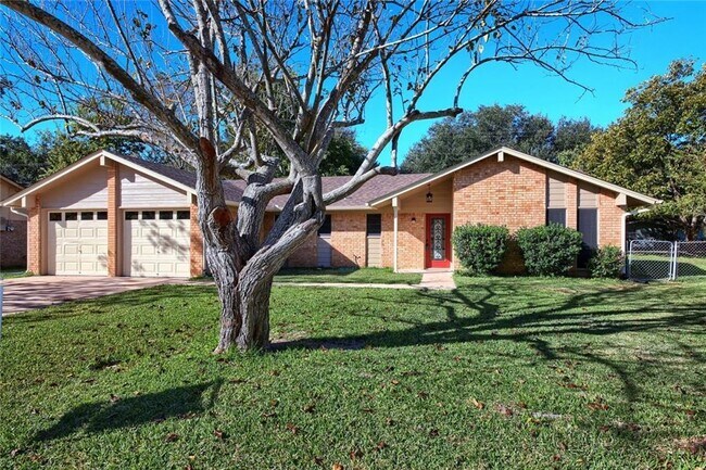 Building Photo - 1609 Castlewood Ct