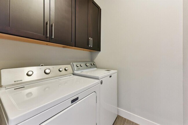 Building Photo - 8110 Ranch Road 2222