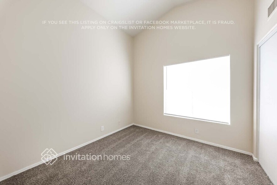 Building Photo - 6615 N 77th Dr