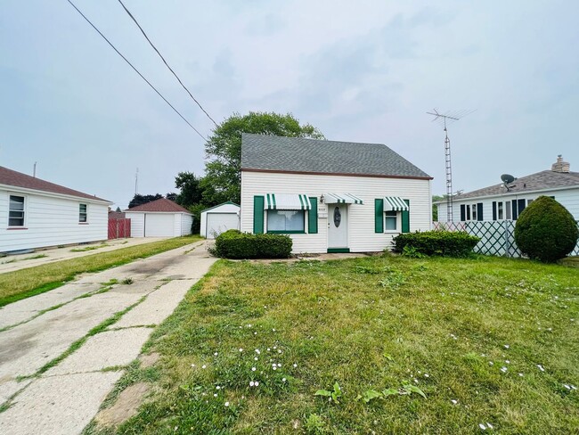 Building Photo - Gorgeous 3 Bedroom Single Family Home!