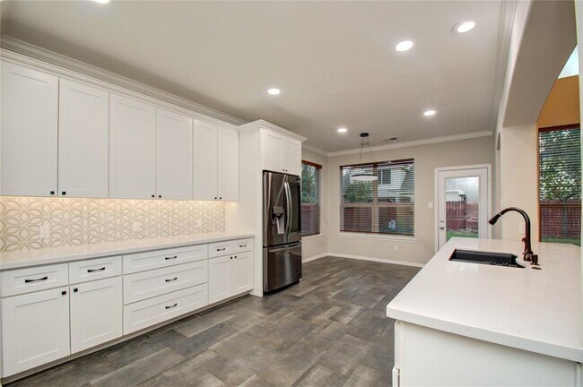 Building Photo - 6411 Hope Wood Mills Dr