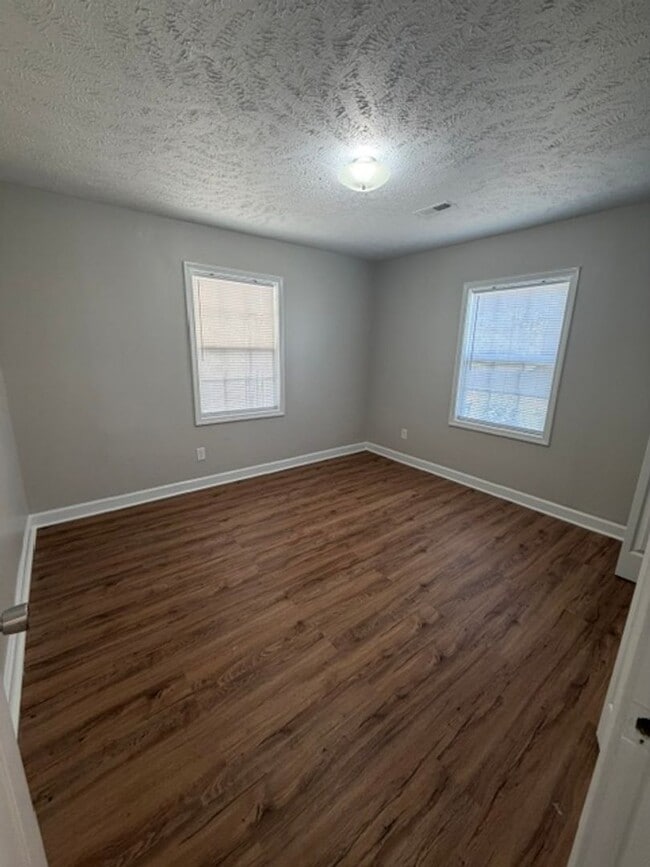 Building Photo - 536 Linwood Ave