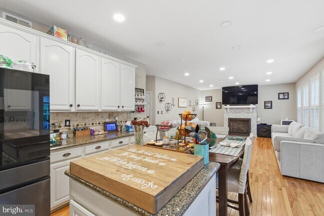 Building Photo - 14997 Grassy Knoll Ct