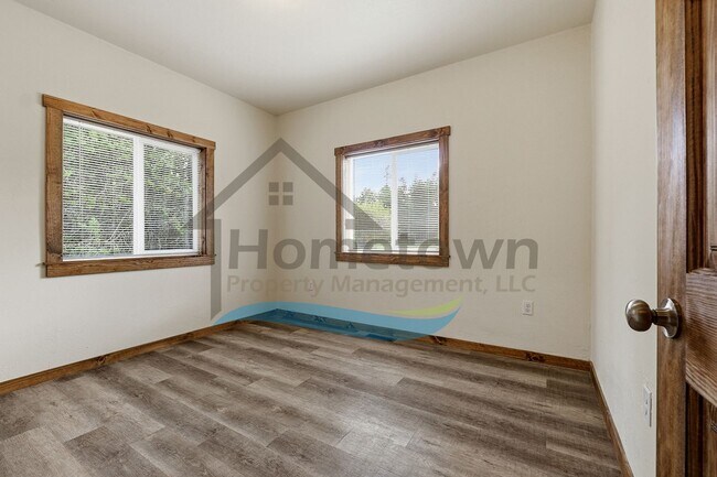 Building Photo - 2 Bedroom 1 Bathroom Home with a Single Car Garage Available in Blanchard!