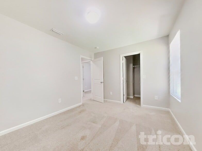 Building Photo - 5007 Red Poll Dr