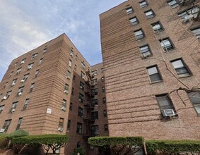 Building Photo - 83-60 Vietor Ave