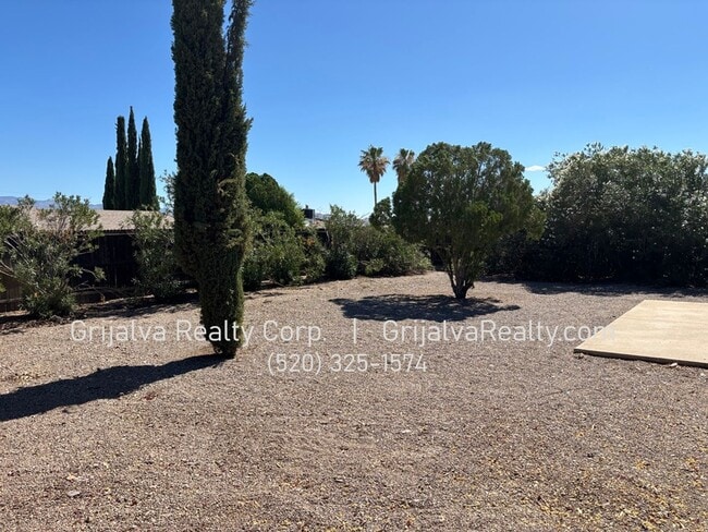 Building Photo - Beautiful 3 Bedroom, 2 Bath Eastside House (Escalante/Camino Seco)