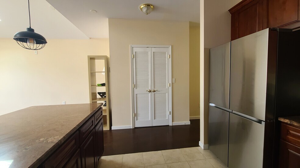 Building Photo - 43 Ravine Ave