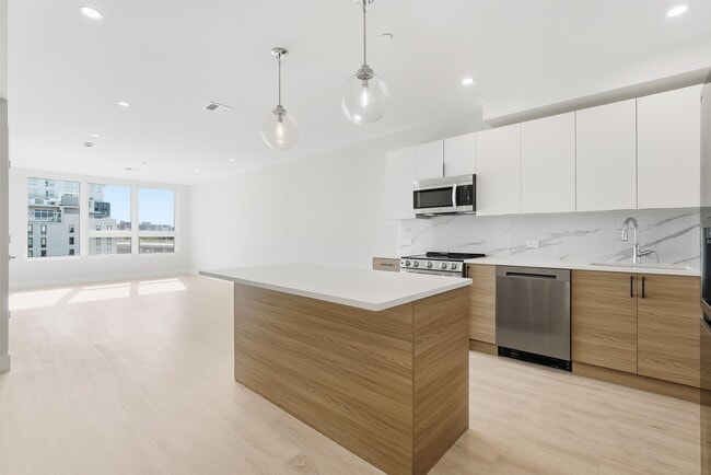 Primary Photo - 40 Center St