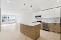 Building Photo - 40 Center St