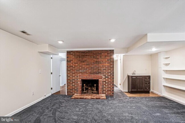 Building Photo - 6200 Verne St