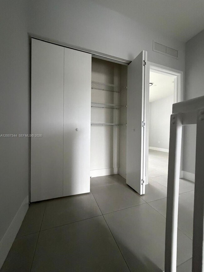 Building Photo - 381 E 50th St