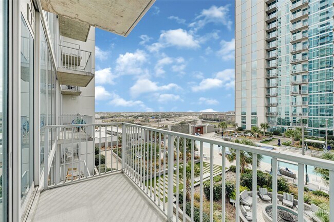 Building Photo - 5925 Almeda Rd