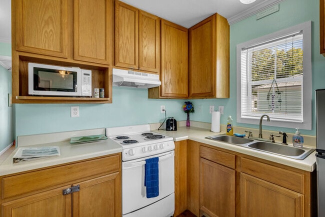 Building Photo - 171 Paradise Ave