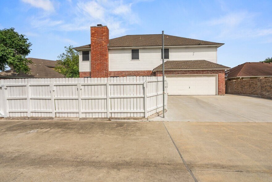 Building Photo - 7030 Chiswick Dr
