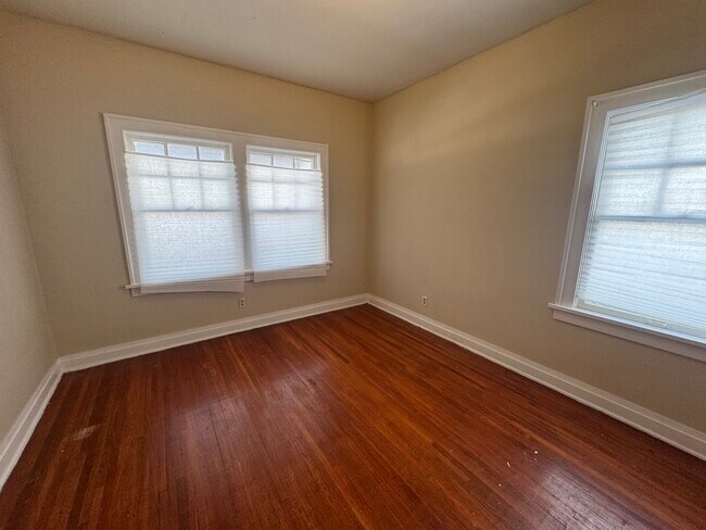 Building Photo - 1211 N Sheridan St