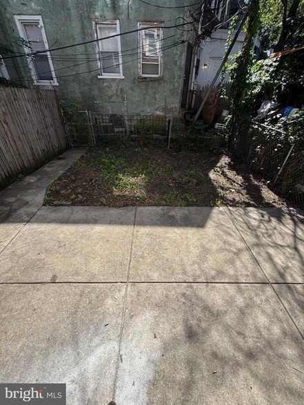 Building Photo - 2042 Cemetery Ave
