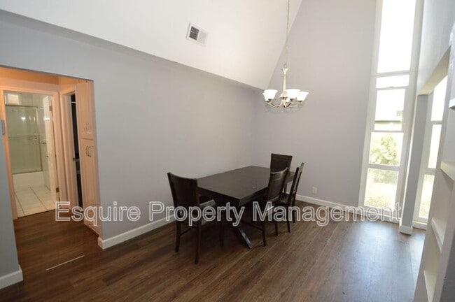 Building Photo - 31578 Agoura Rd