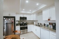Building Photo - 1554 Border Ave