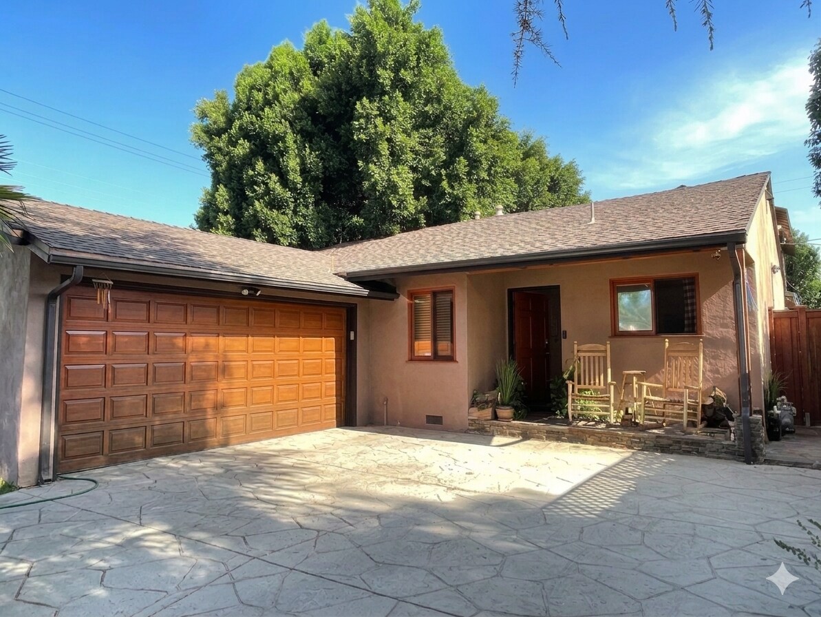 Building Photo - 22453 Clarendon St