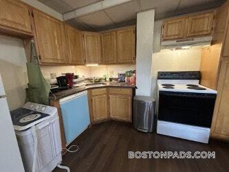 Building Photo - 1209 Boylston St