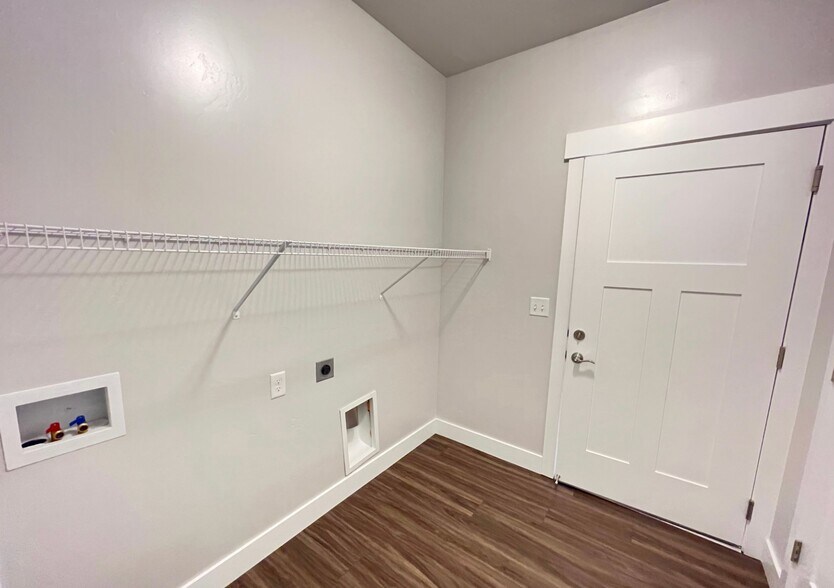 Building Photo - 14659 Bloom Dr