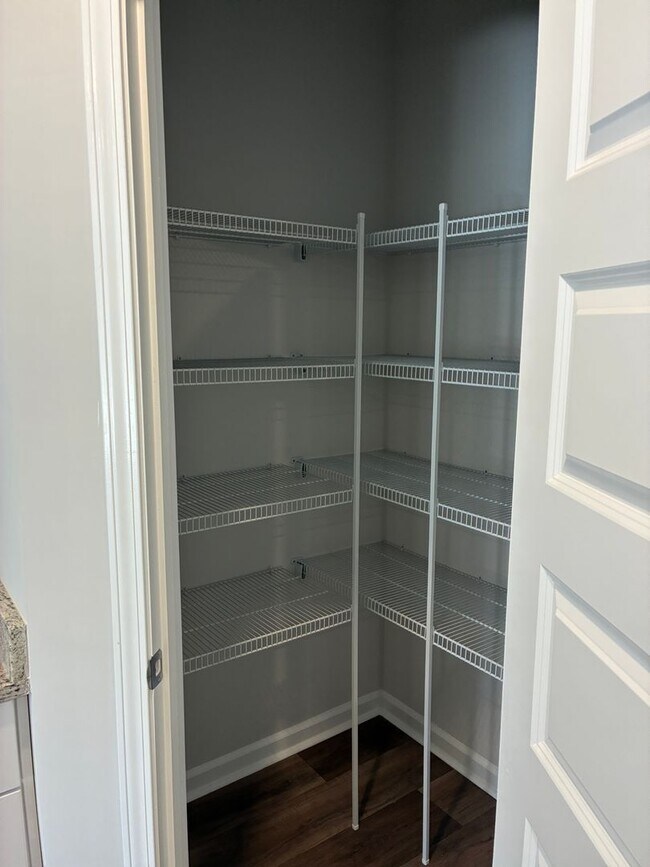 Building Photo - W2045