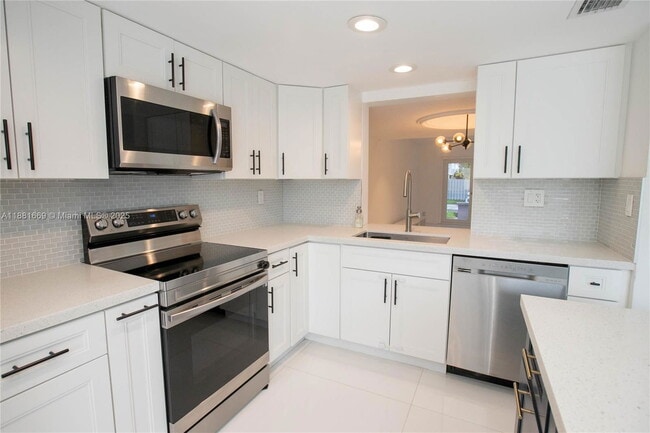 Building Photo - 2714 NE 8th St