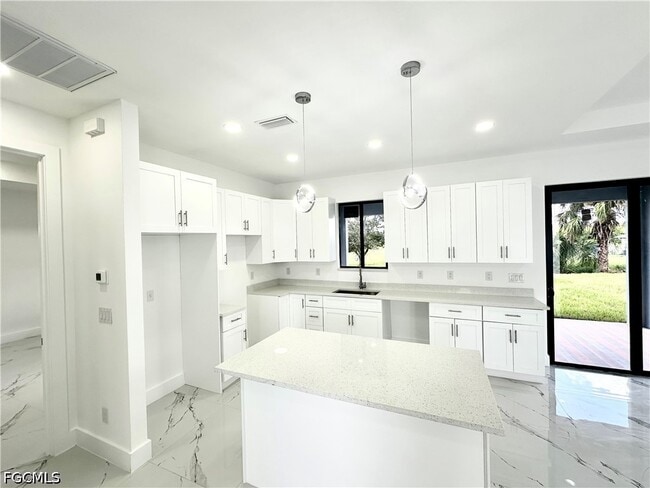 Building Photo - 1051 Eisenhower Blvd