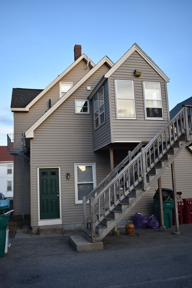 Building Photo - 118 Aiken Ave