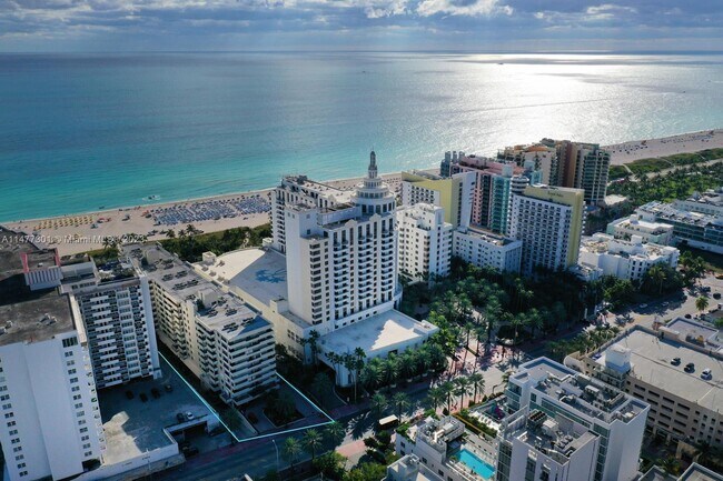 Building Photo - 1623 Collins Ave