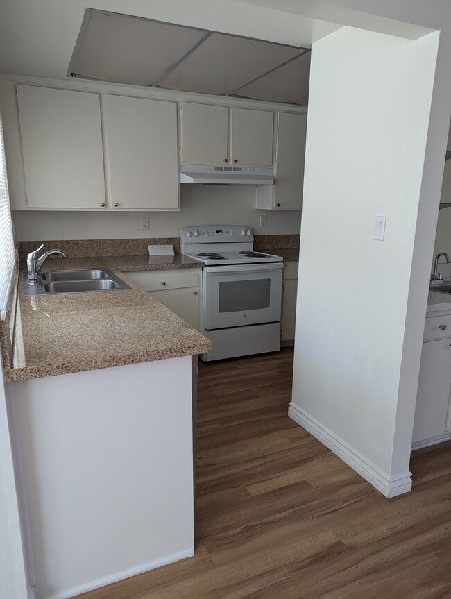 Kitchen - 2960 W 235th St